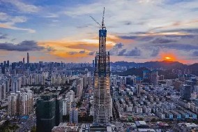旭東圍擋廠家祝賀，深圳又一高樓388米 順利封頂 ！